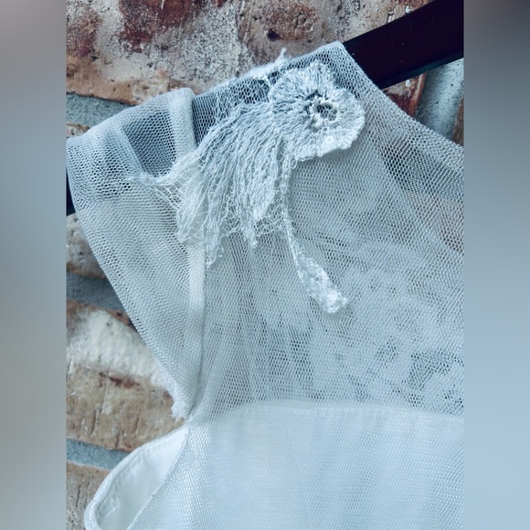 David’s Bridal Little Girls Soft White Lace / Crochet Flower Dress / Size 7 - Picture 10 of 13